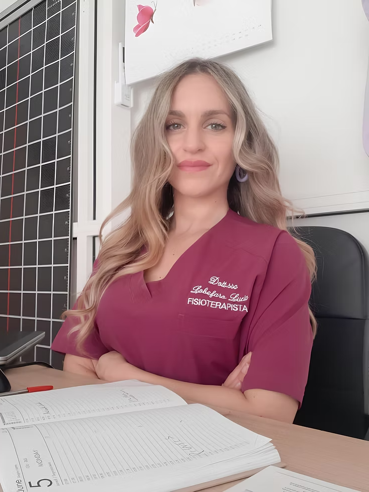 Dott.ssa Lucia Lobefaro, Fisioterapista e Posturologa nello studio clinico a Mottola